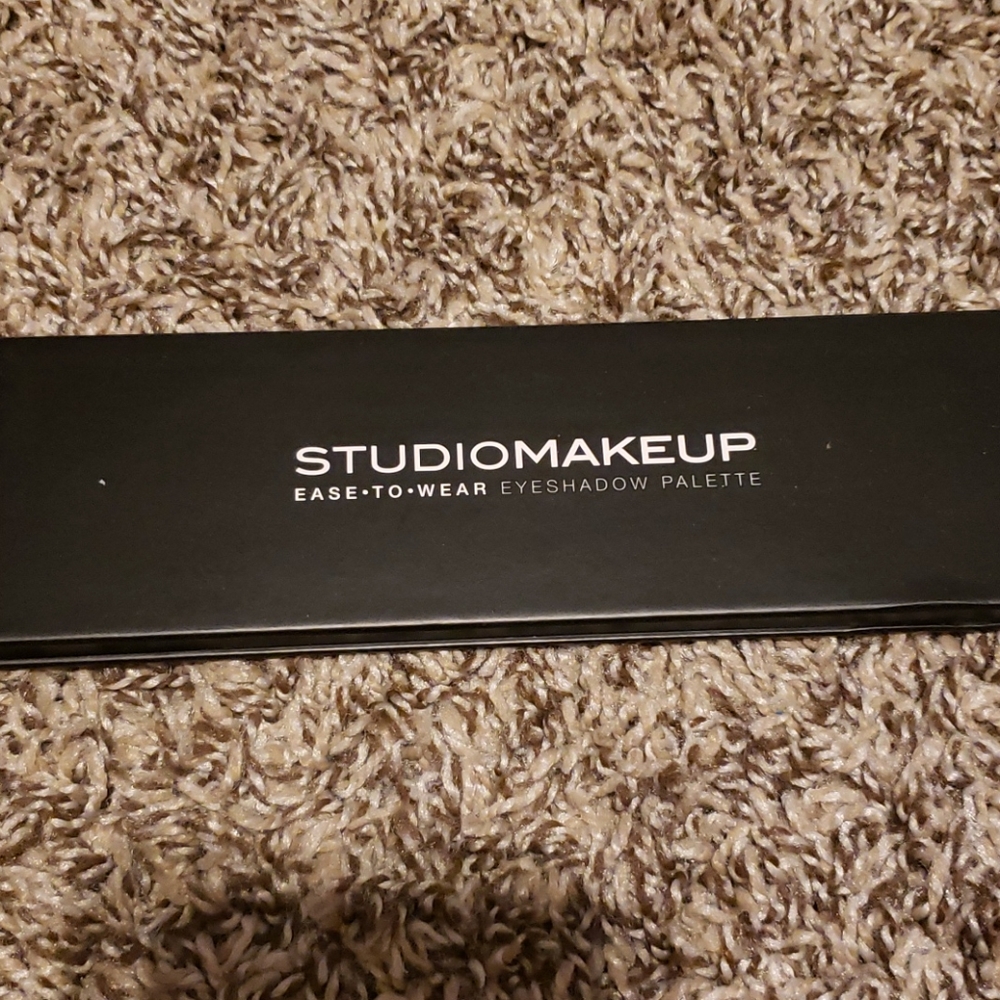 Eyeshadow palette